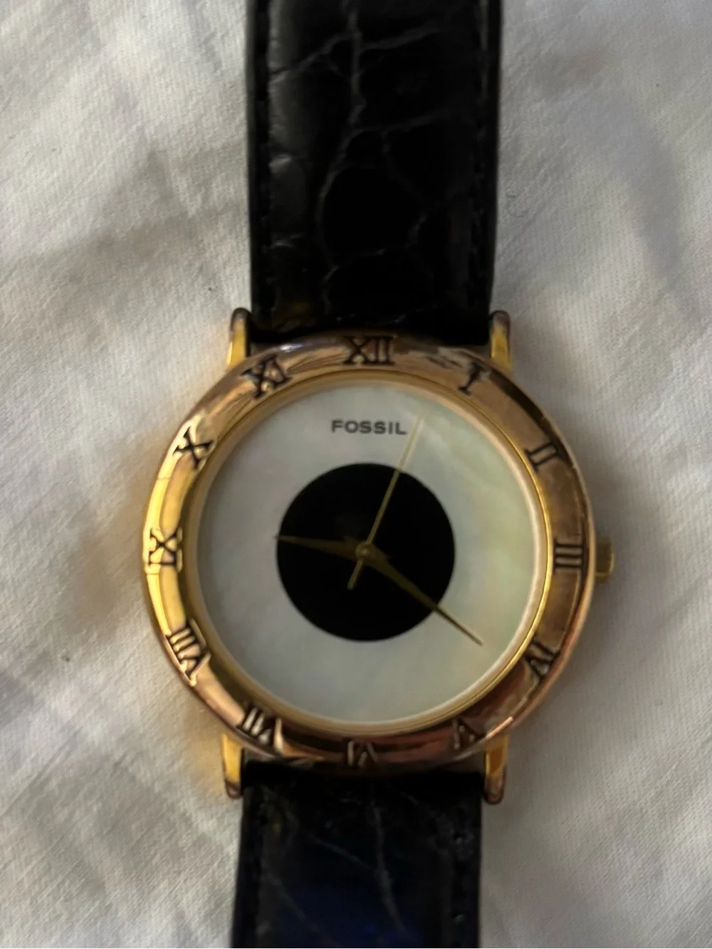 1992 Rare Vintage Fossil women’s Watch Mother of Pearl w/alligator Strap SC5493
